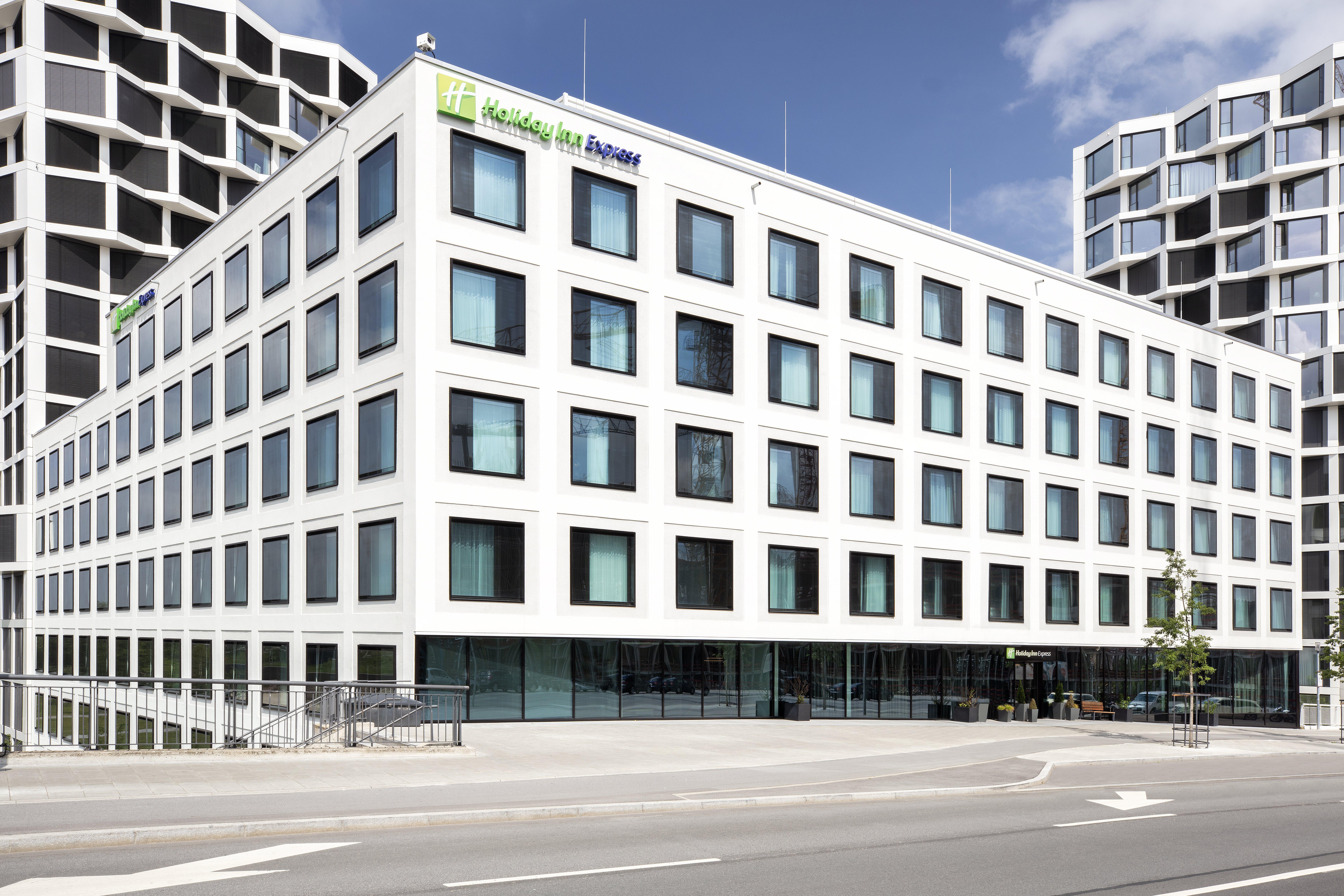 Express West Hotel 3*