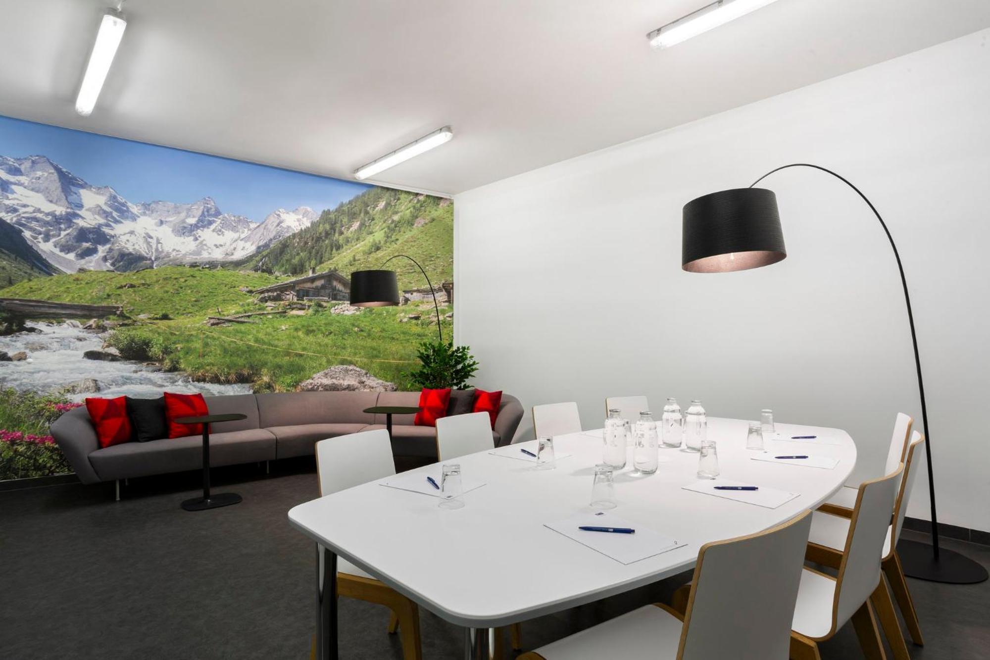 Holiday Express City West By Ihg