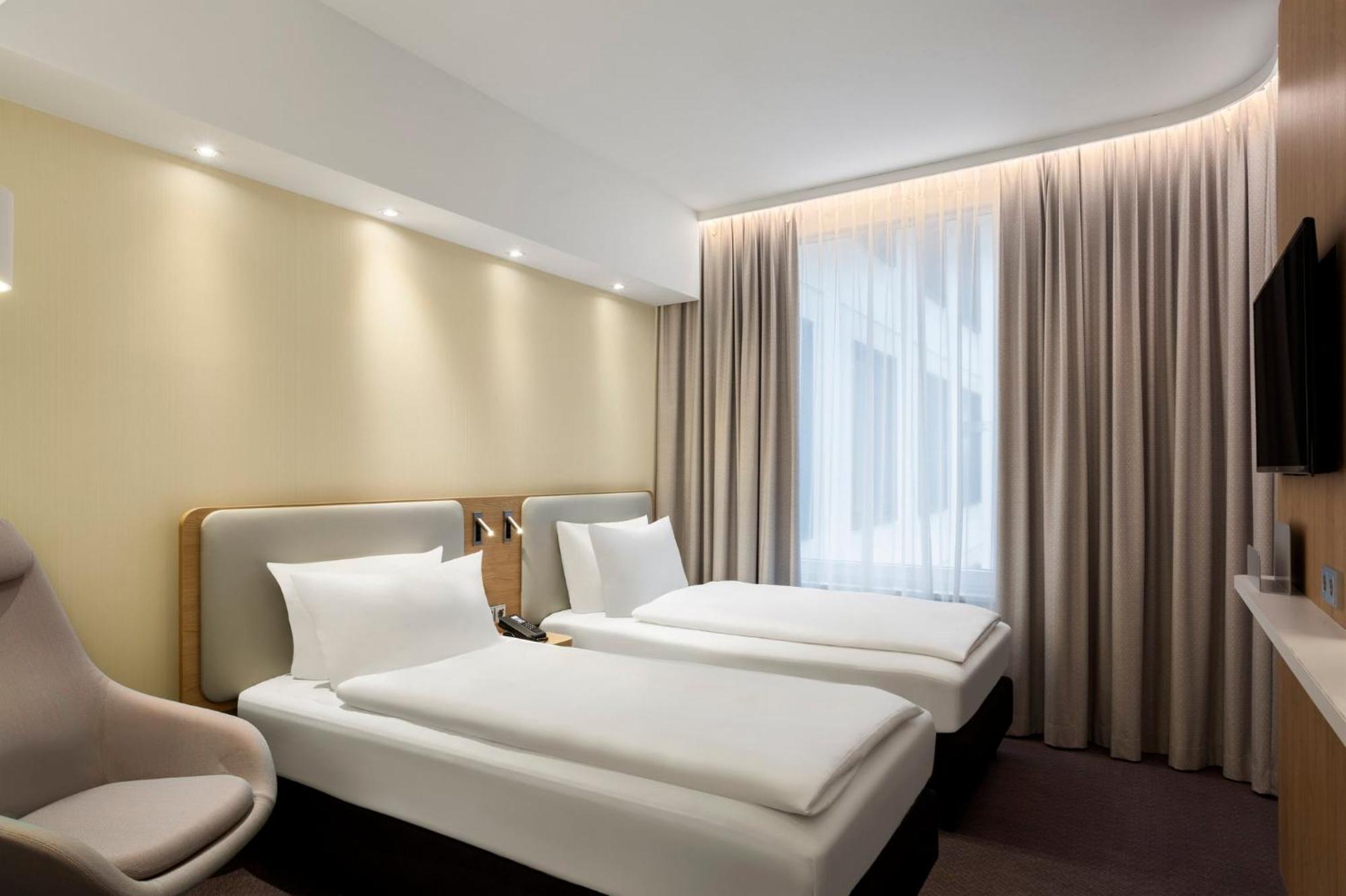 Express West Hotel 3*