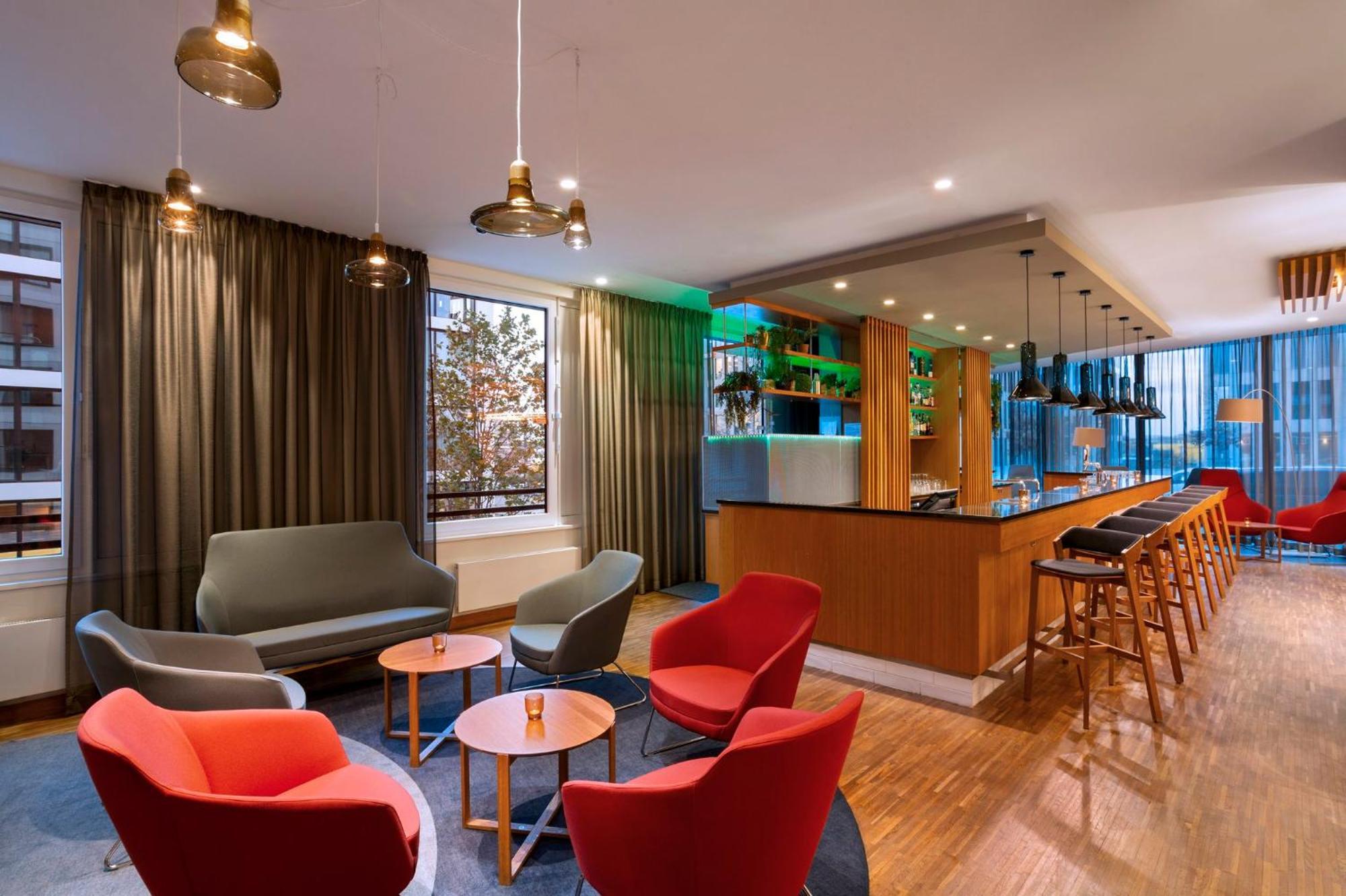 Express West Hotel