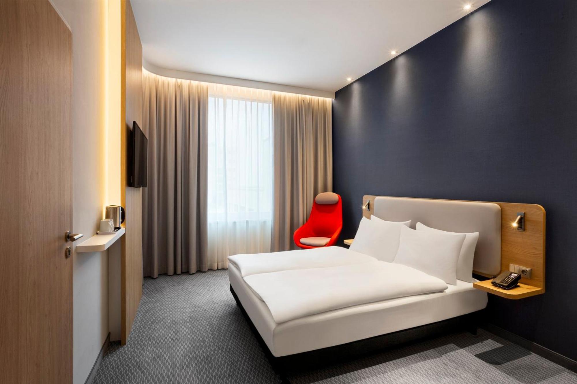 Express West By Ihg